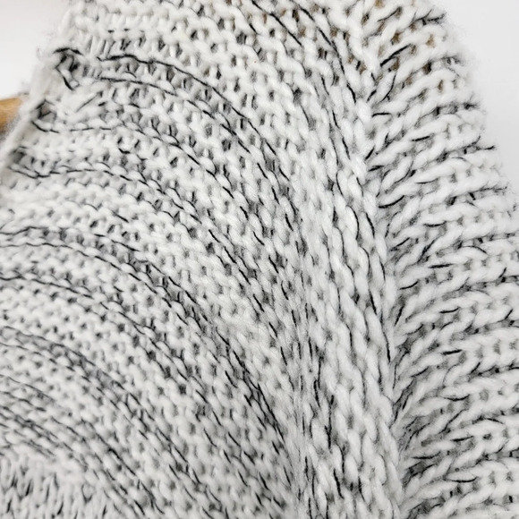 UNIVERSAL THREAD Marled Gray/White Batwing Poncho Style OSFM Sweater - Picture 8 of 10